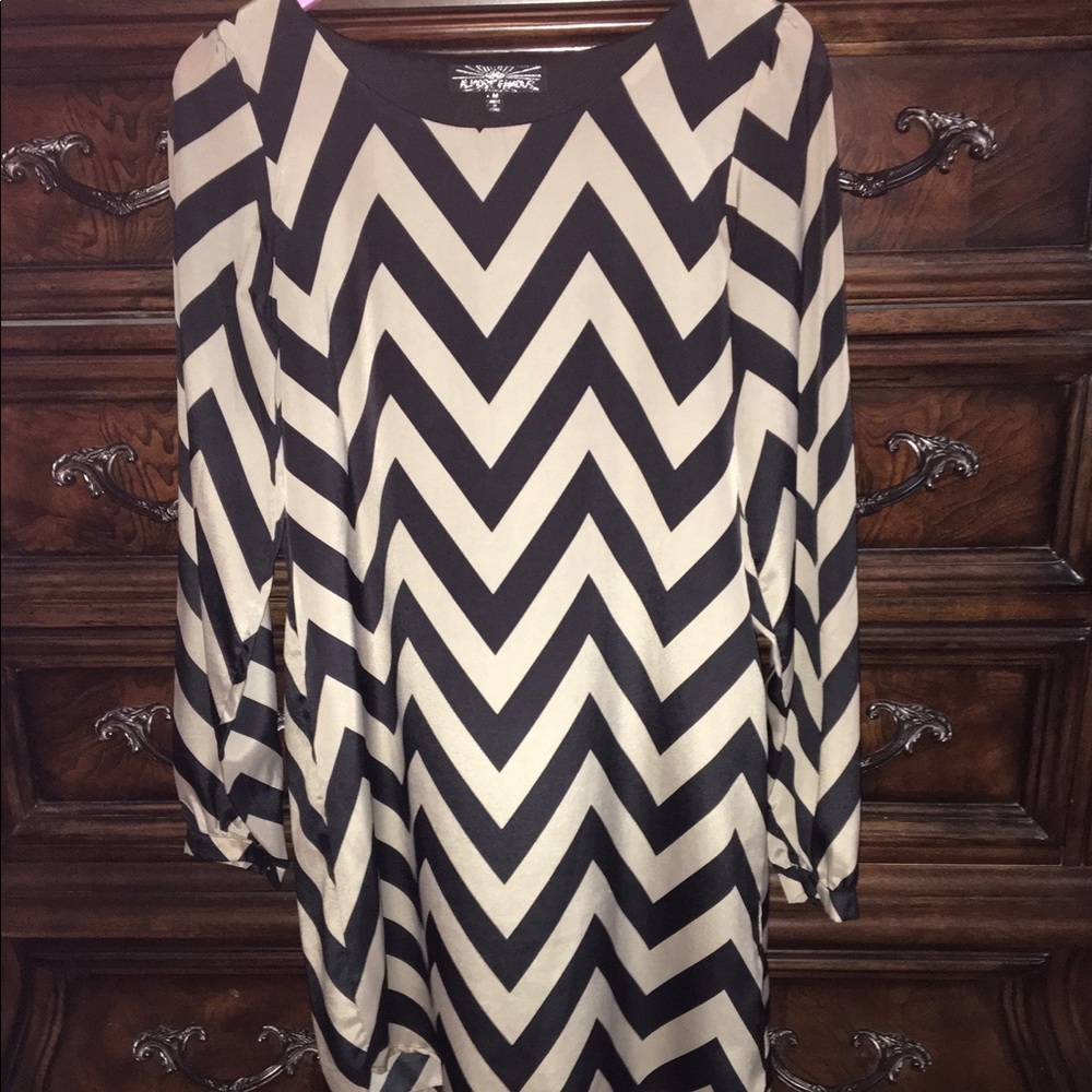 EUC ☆ Almost Famous ☆ Chevron Dress